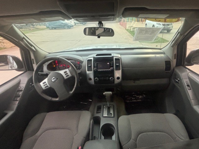 Nissan Frontier Vehicle Full-screen Gallery Image 05