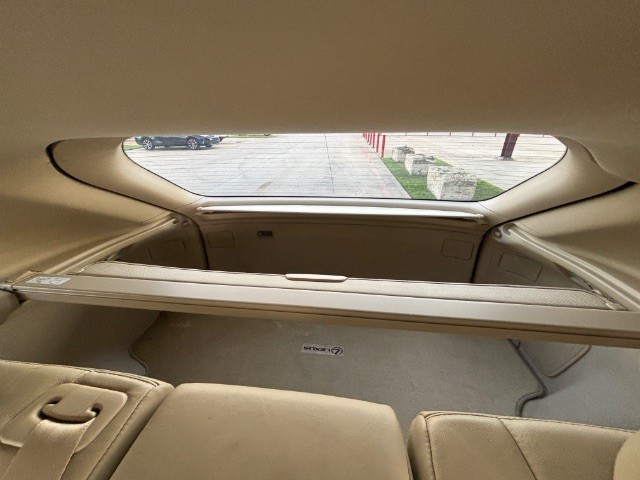 Lexus RX 350 Vehicle Full-screen Gallery Image 07