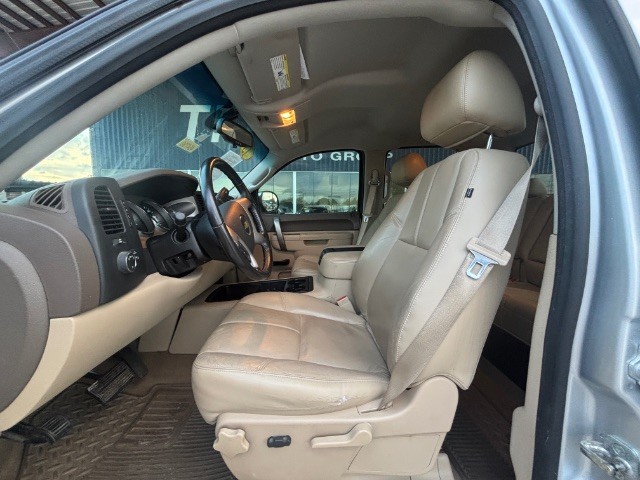 Chevrolet Silverado 1500 Vehicle Full-screen Gallery Image 06