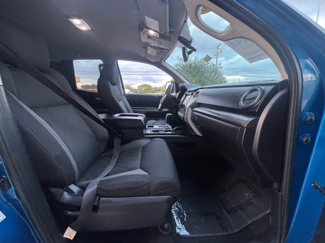 Toyota Tundra 2WD Vehicle Full-screen Gallery Image 07