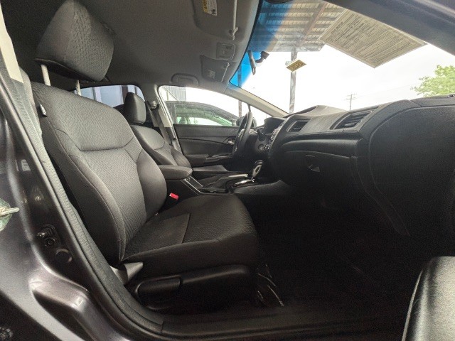 Honda Civic Sedan Vehicle Full-screen Gallery Image 03