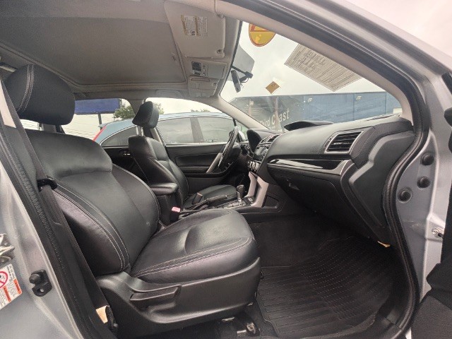 Subaru Forester Vehicle Full-screen Gallery Image 02