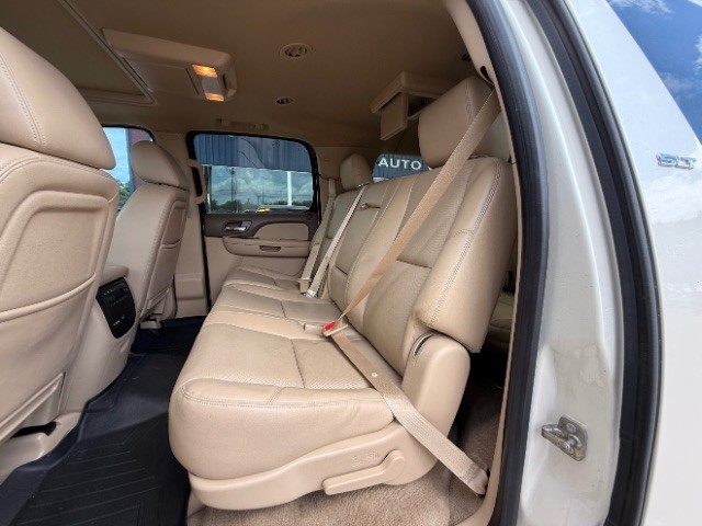 GMC Yukon XL Vehicle Full-screen Gallery Image 10