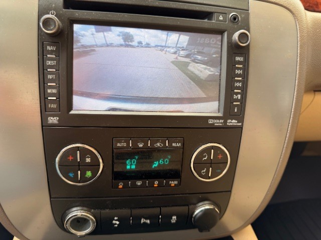 GMC Yukon XL Vehicle Full-screen Gallery Image 13
