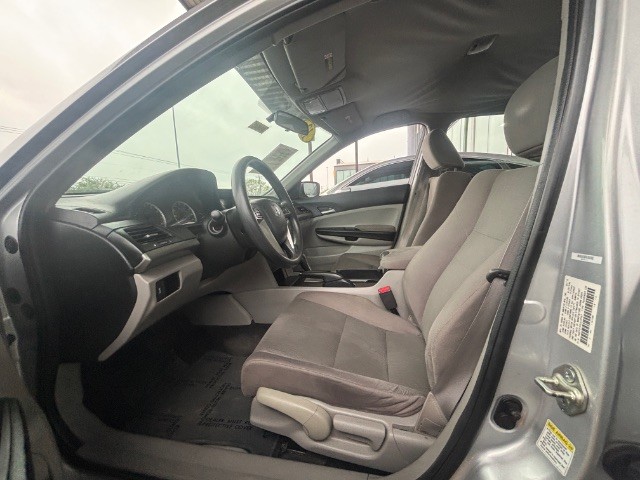 Honda Accord Sedan Vehicle Full-screen Gallery Image 03