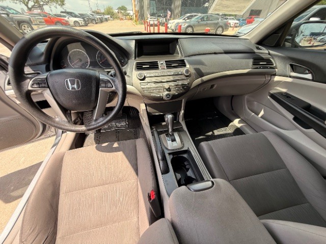 Honda Accord Sedan Vehicle Full-screen Gallery Image 09