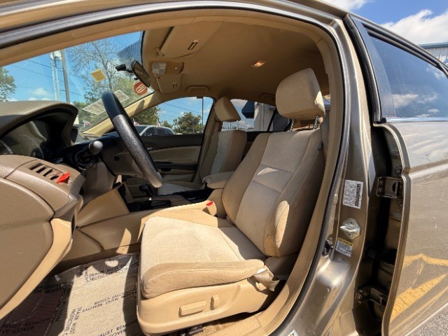 Honda Accord Vehicle Full-screen Gallery Image 07