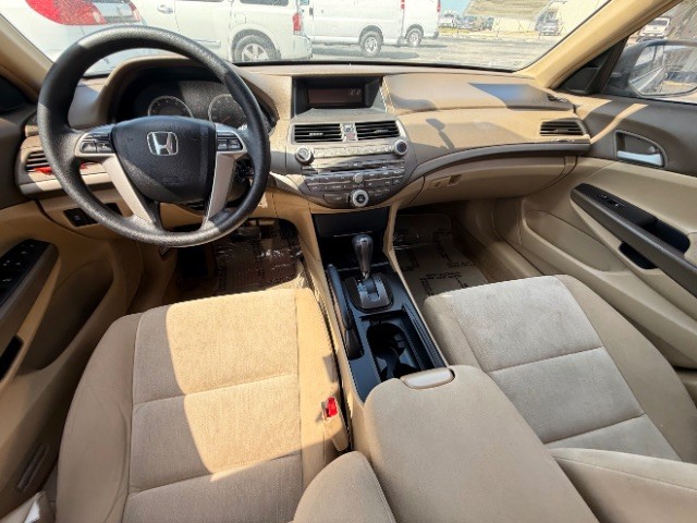 Honda Accord Vehicle Full-screen Gallery Image 09