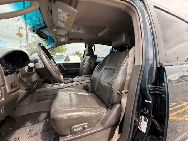Nissan Armada Vehicle Full-screen Gallery Image 07