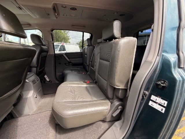 Nissan Armada Vehicle Full-screen Gallery Image 08