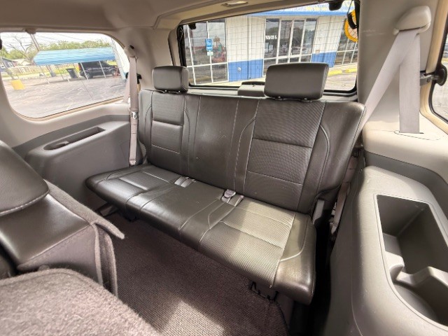 Nissan Armada Vehicle Full-screen Gallery Image 09