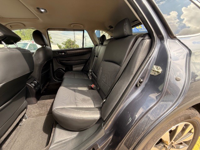 Subaru Outback Vehicle Full-screen Gallery Image 09