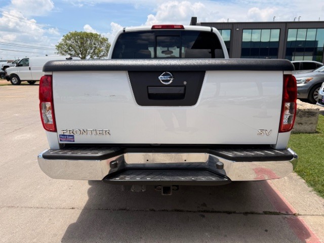 Nissan Frontier Vehicle Full-screen Gallery Image 05