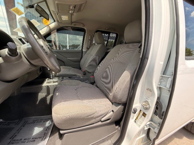 Nissan Frontier Vehicle Full-screen Gallery Image 07