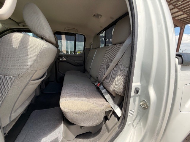 Nissan Frontier Vehicle Full-screen Gallery Image 08