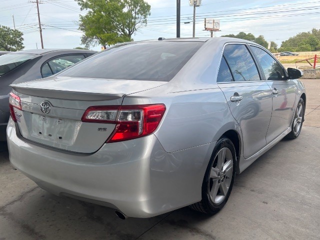 Toyota Camry Vehicle Full-screen Gallery Image 03