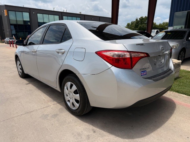 Toyota Corolla Vehicle Full-screen Gallery Image 03