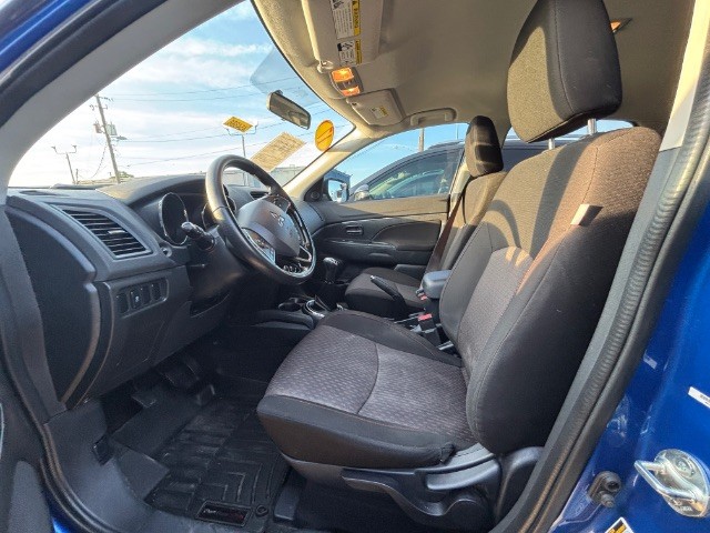 Mitsubishi Outlander Sport Vehicle Full-screen Gallery Image 07