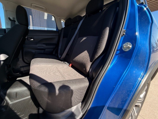 Mitsubishi Outlander Sport Vehicle Full-screen Gallery Image 09