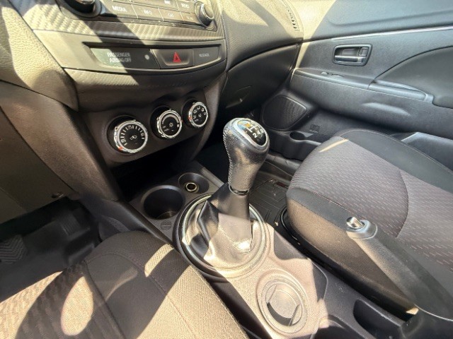 Mitsubishi Outlander Sport Vehicle Full-screen Gallery Image 11