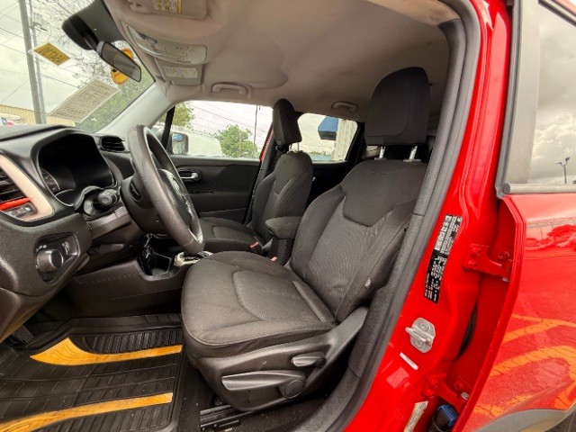 Jeep Renegade Vehicle Full-screen Gallery Image 08
