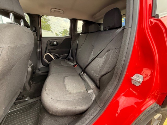 Jeep Renegade Vehicle Full-screen Gallery Image 09