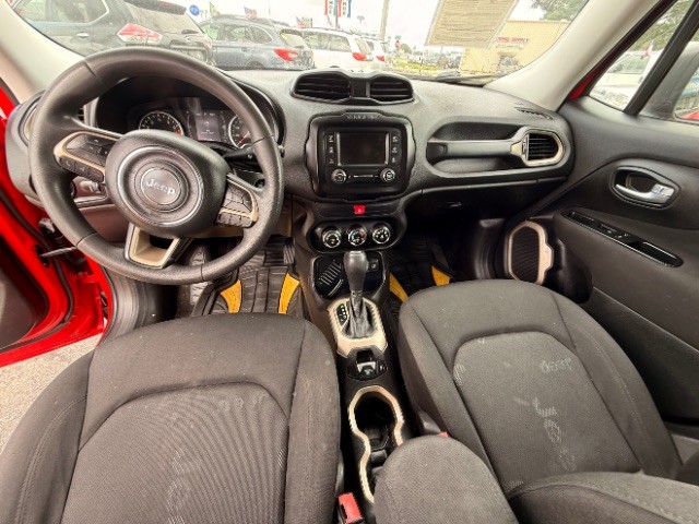 Jeep Renegade Vehicle Full-screen Gallery Image 10