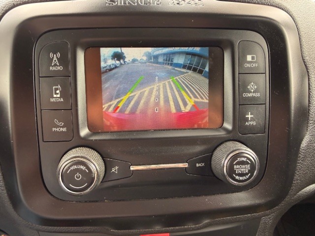 Jeep Renegade Vehicle Full-screen Gallery Image 11
