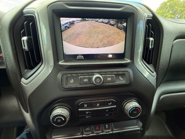 Chevrolet Silverado 1500 Vehicle Full-screen Gallery Image 11