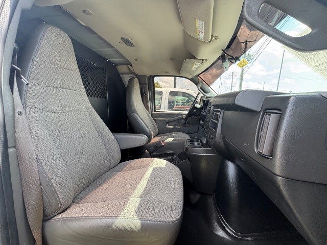 Chevrolet Express Cargo Van Vehicle Full-screen Gallery Image 04