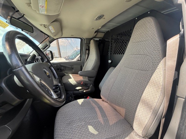 Chevrolet Express Cargo Van Vehicle Full-screen Gallery Image 05