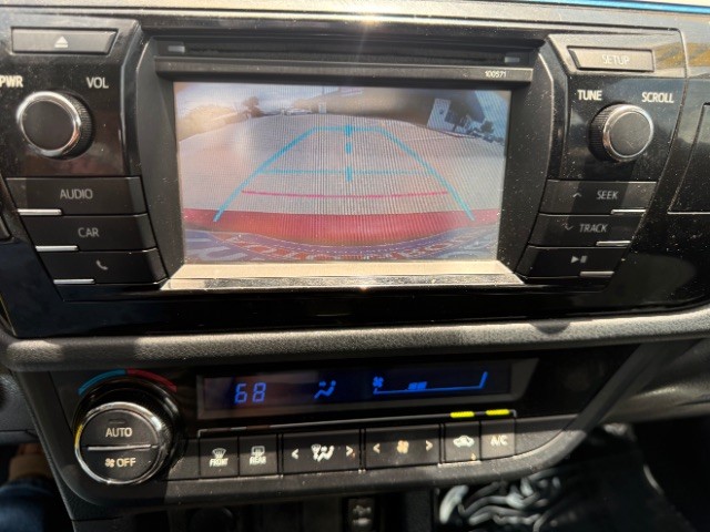 Toyota Corolla Vehicle Full-screen Gallery Image 10