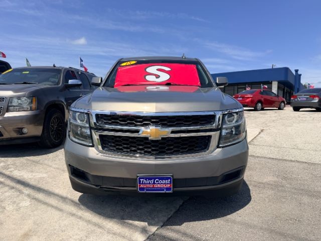 Chevrolet Suburban Vehicle Full-screen Gallery Image 02