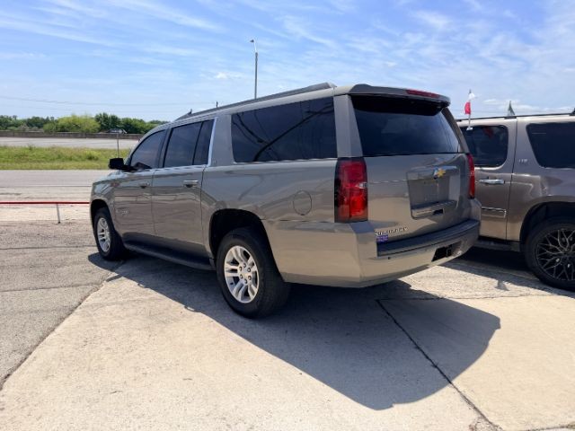 Chevrolet Suburban Vehicle Full-screen Gallery Image 04