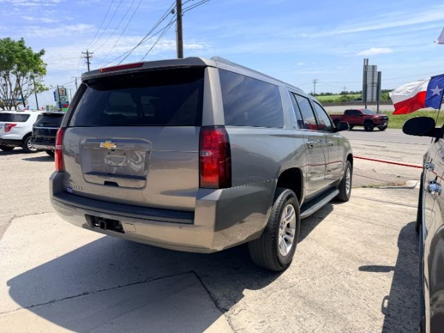 Chevrolet Suburban Vehicle Full-screen Gallery Image 06