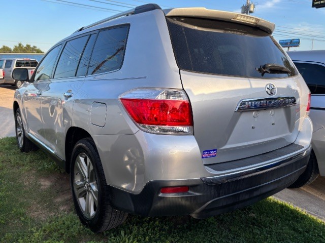 Toyota Highlander Vehicle Full-screen Gallery Image 04