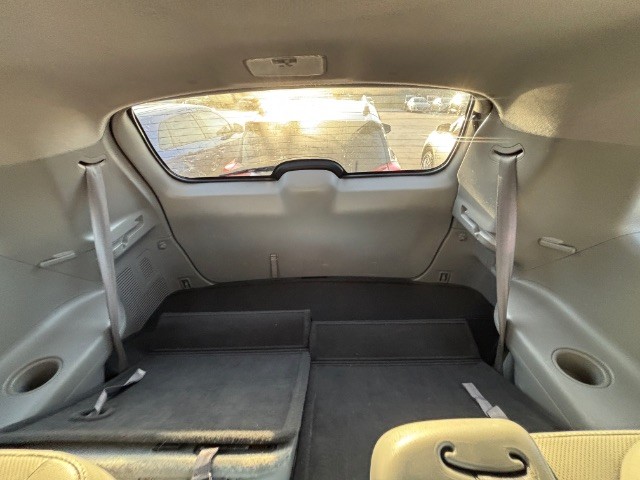 Toyota Highlander Vehicle Full-screen Gallery Image 05