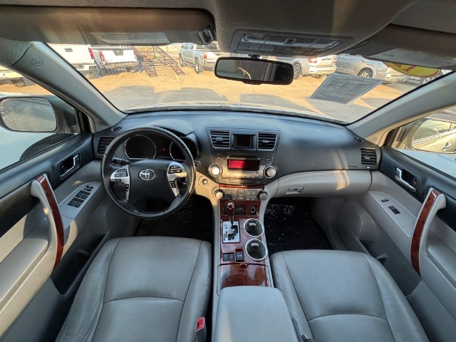 Toyota Highlander Vehicle Full-screen Gallery Image 08