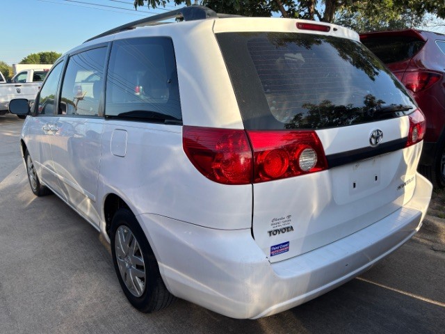 Toyota Sienna Vehicle Full-screen Gallery Image 04