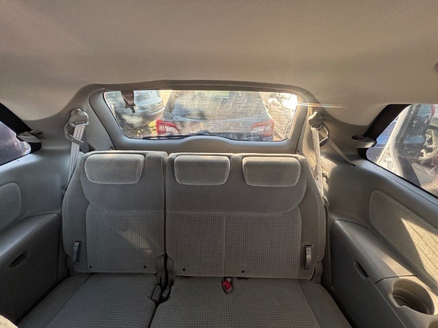 Toyota Sienna Vehicle Full-screen Gallery Image 05