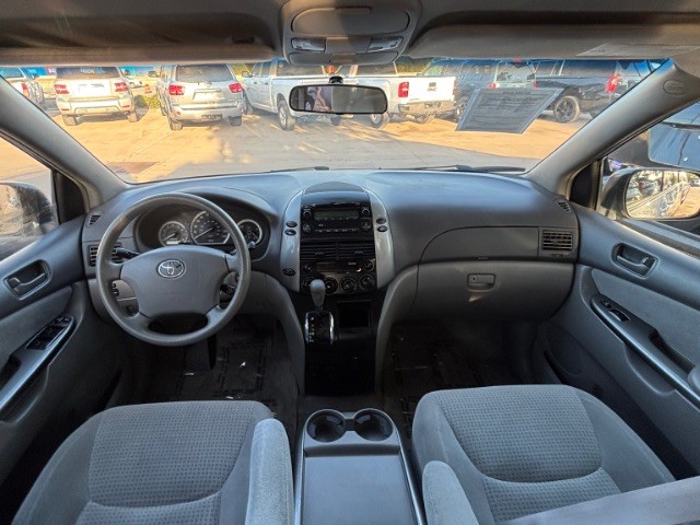 Toyota Sienna Vehicle Full-screen Gallery Image 08
