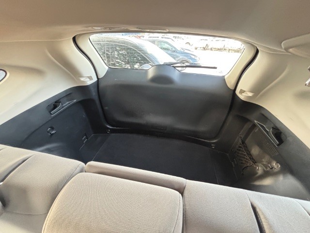 Honda CR-V Vehicle Full-screen Gallery Image 02