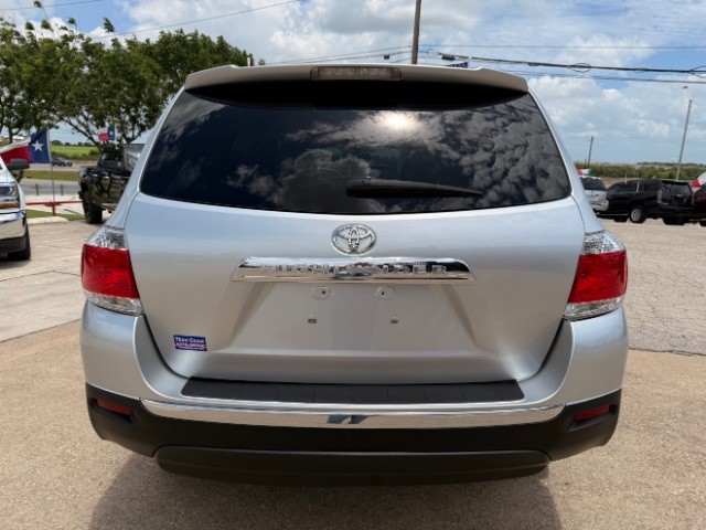 Toyota Highlander Vehicle Full-screen Gallery Image 05