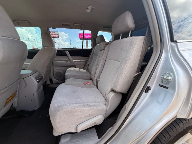 Toyota Highlander Vehicle Full-screen Gallery Image 09
