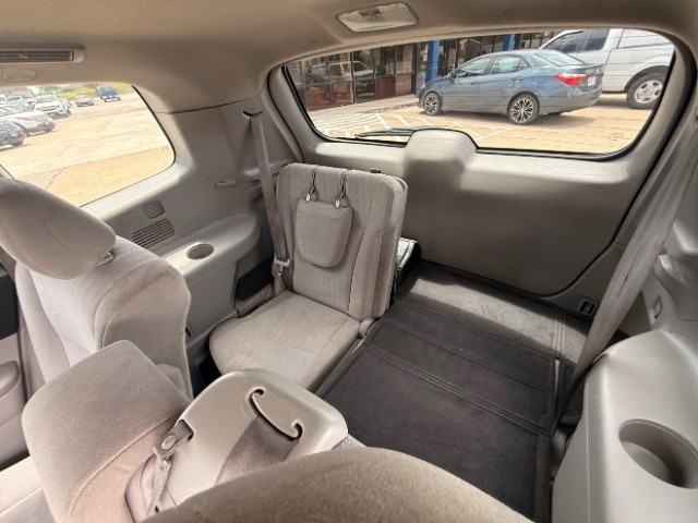 Toyota Highlander Vehicle Full-screen Gallery Image 10