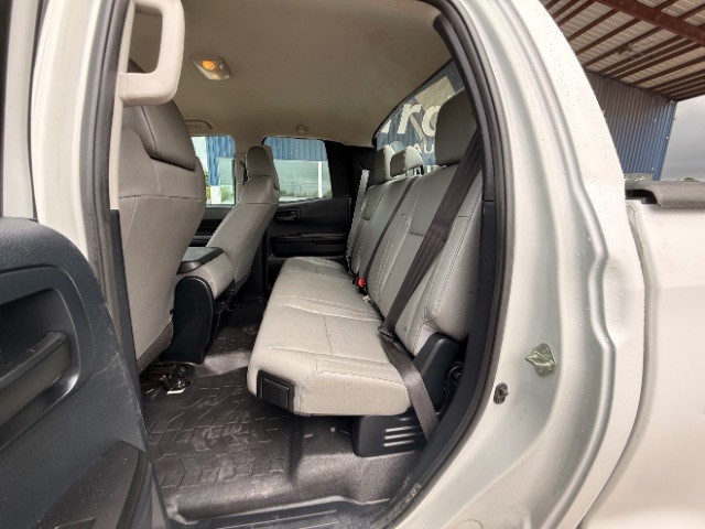 Toyota Tundra 2WD Vehicle Full-screen Gallery Image 06