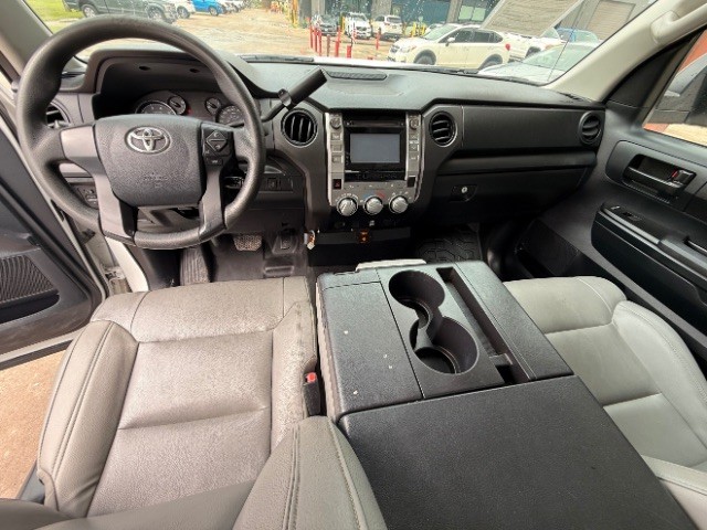 Toyota Tundra 2WD Vehicle Full-screen Gallery Image 07