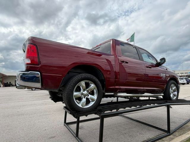 Ram 1500 Classic Vehicle Full-screen Gallery Image 04