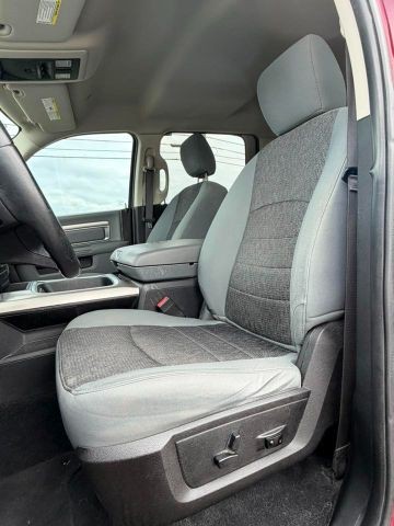 Ram 1500 Classic Vehicle Full-screen Gallery Image 06