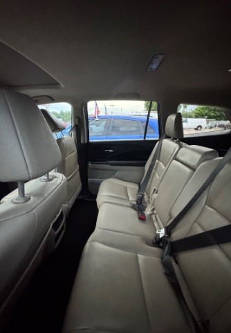 Honda Pilot Vehicle Full-screen Gallery Image 06